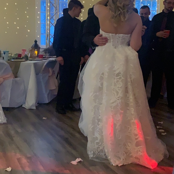 Vera wang wedding gown - Picture 3 of 6